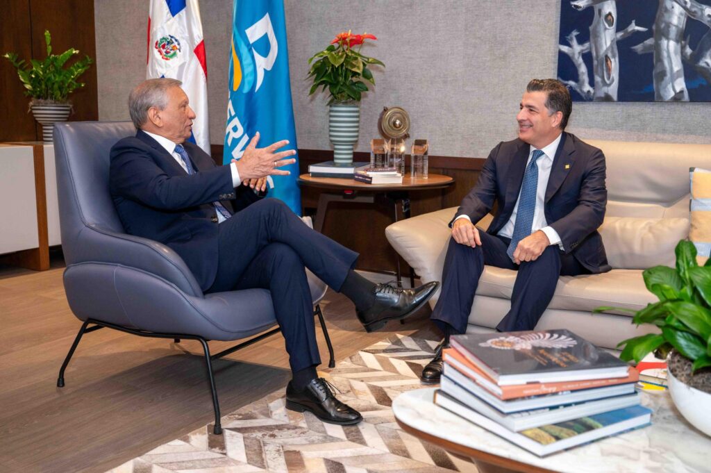 Leonardo Aguilera y Christopher Paniagua 1 Banreservas y Banco Popular abordan retos y oportunidades del sistema financiero nacional