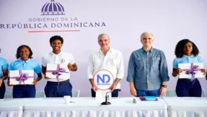 Abinader escucha inquietudes estudiantes de Samaná y anuncia acciones para fortalecer educación