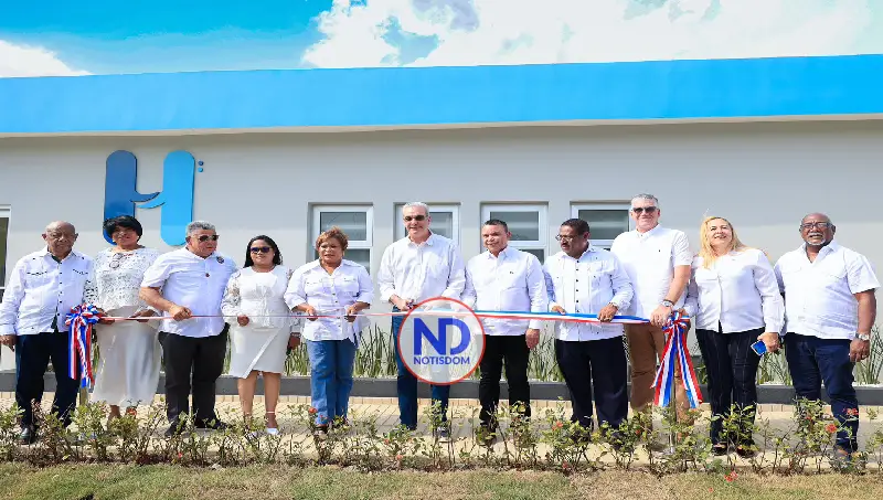 Abinader entrega el remozado hospital de Hacienda Estrella