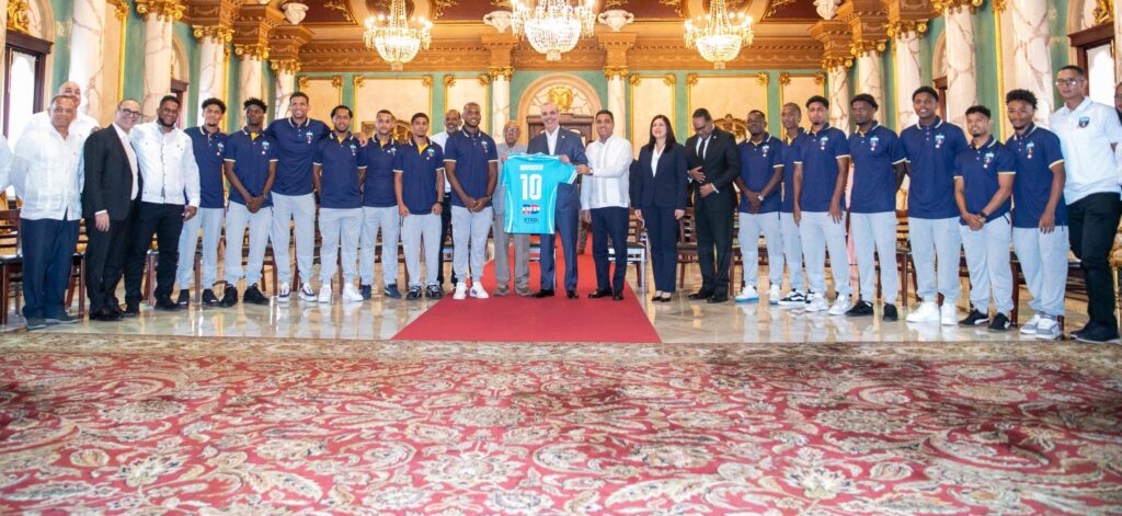 Luis Abinader Salcedo Futbol Club Abinader recibe en Palacio Nacional al Salcedo Fútbol Club tras ganar el campeonato nacional de la LDF