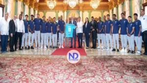 Abinader recibe en Palacio Nacional al Salcedo Fútbol Club tras ganar el campeonato nacional de la LDF