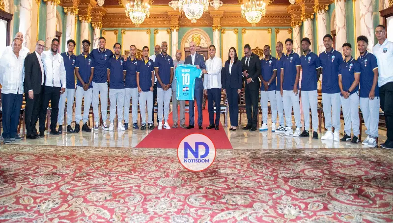 Abinader recibe en Palacio Nacional al Salcedo Fútbol Club tras ganar el campeonato nacional de la LDF