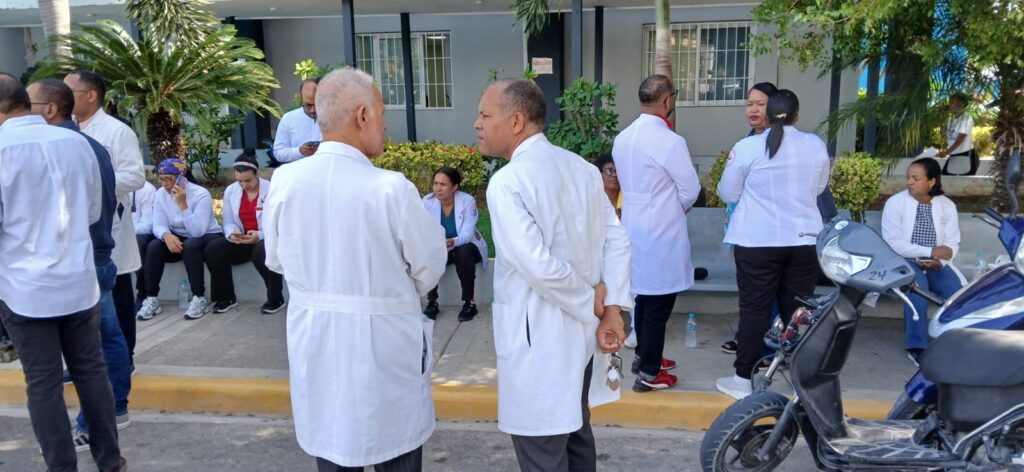 Médicos en Hospital Jaime Mota acatan llamado a paro de labores por 24 horas en Barahona 3 Medicos en Hospital Jaime Mota Médicos en Hospital Jaime Mota acatan llamado a paro de labores por 24 horas en Barahona