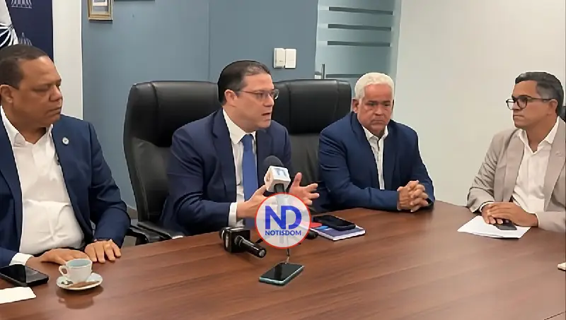 Gobierno y gasolineros abren mesa de diálogo y aplazan por 30 días medidas sobre pagos electrónicos