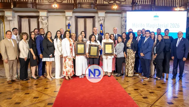 Abinader reconoce a maestros ejemplares con la Medalla al Mérito Magisterial 2026 [Video]