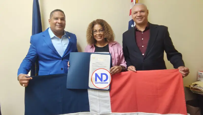 NOTISDOM FOTOS PF2026 2026 07 24T190104.018 Asambleísta Yudelka Tapia reconoce a Jhanel Ferreras por su trayectoria y aportes comunitarios