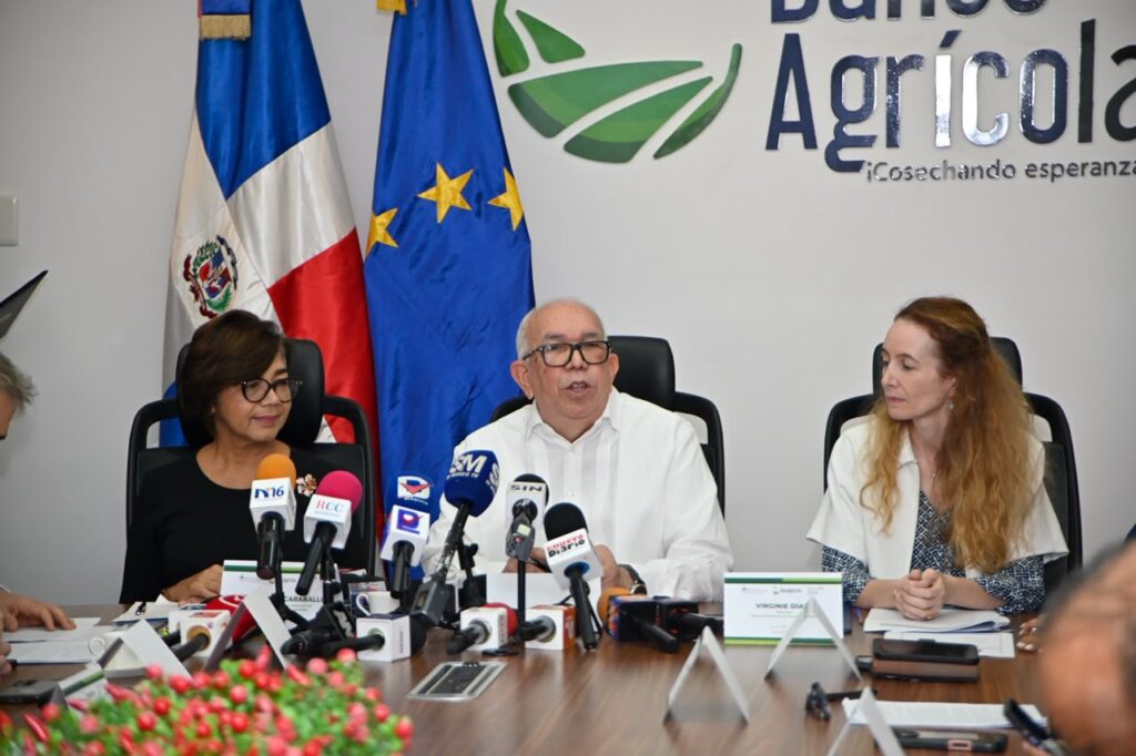 Olaya Dotel Fernando Duran y Virginie Diaz Pedregal Gobierno y Agencia Francesa fortalecerán sostenibilidad del sistema alimenticio de RD