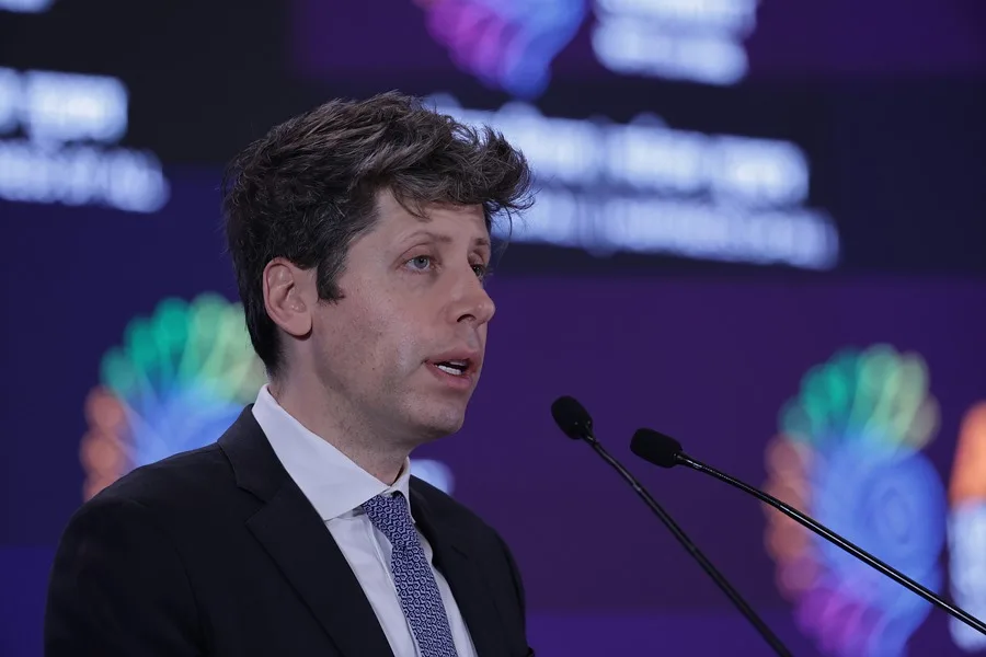 Apple demanda a OpenAI por el supuesto robo de secretos comerciales de dispositivos iPhone 3 Sam Altman Apple demanda a OpenAI por el supuesto robo de secretos comerciales de dispositivos iPhone