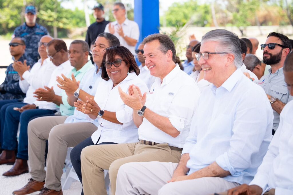 Mivhed inicia construcción del CCR Barahona con capacidad para 800 internos 5 Victor Ito Bisono y Roberto Santana Mivhed inicia construcción del CCR Barahona con capacidad para 800 internos