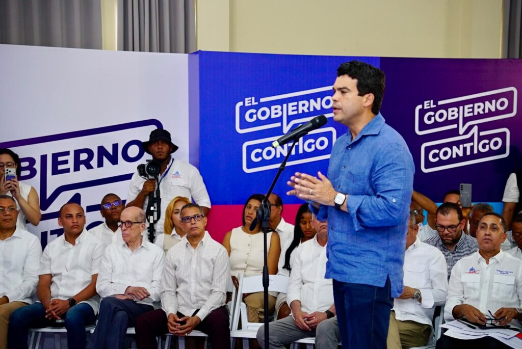 Wellington Arnaud 12 Presidente Abinader prioriza soluciones al agua potable durante encuentro comunitario en Samaná