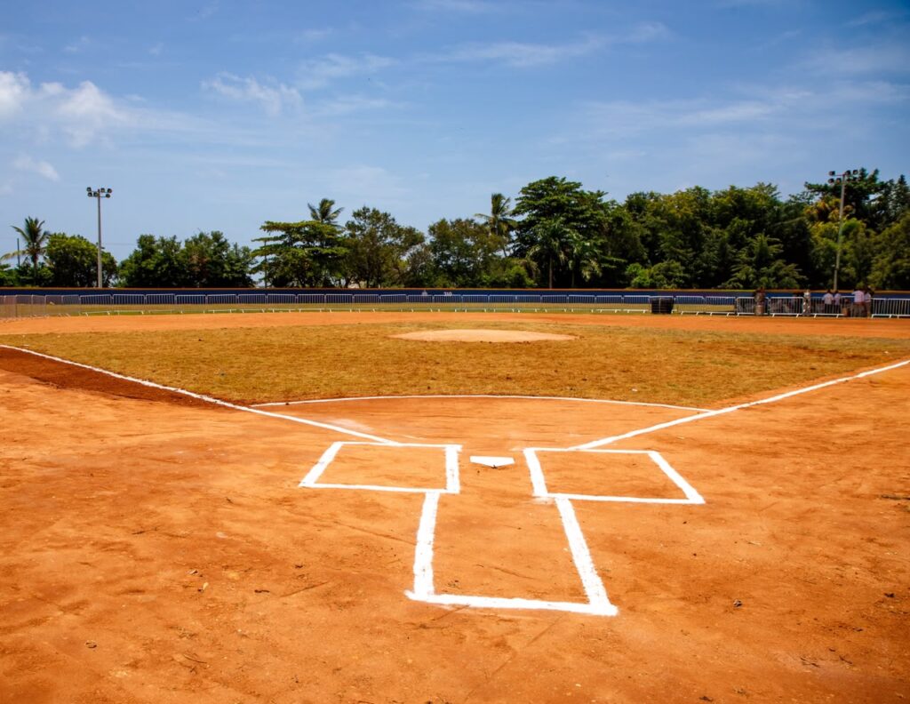 estadio de beisbol en Samana Presidente Luis Abinader y ministro Kelvin Cruz entregan remozado estadio de béisbol en Samaná