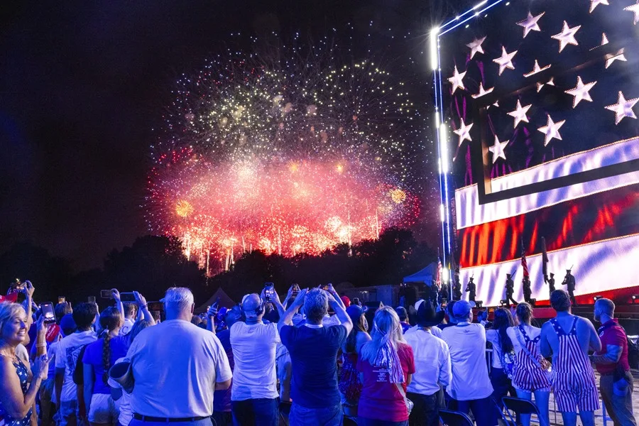 Trump exalta la «grandeza» de los EE.UU. en su 250 aniversario 5 fuegos artificiales estallan durante la celebracion ‘Salute to America 250 Trump exalta la «grandeza» de los EE.UU. en su 250 aniversario