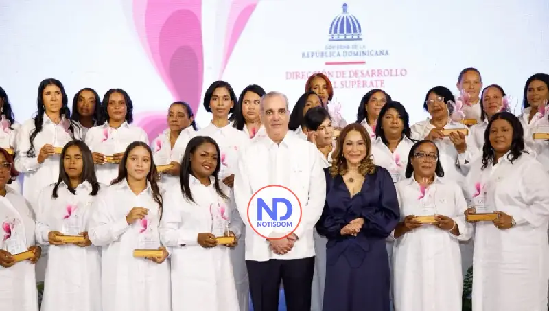 Abinader reconoce a 35 mujeres SUPEREmprendedoras y anuncia capacitación para otras 1,500