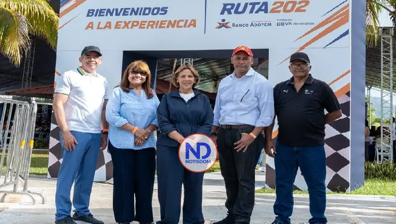 Banco Adopem reconoce a 100 colaboradores por desempeño