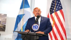 Dominicano Brian DePeña seguirá en la alcaldía Lawrence