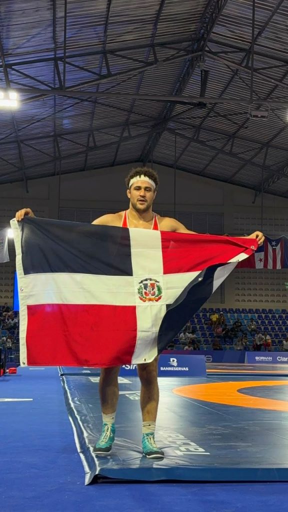 Cristopher Foca Lucha y tenis lideran jornada RD que llega a 67 medallas en JCC