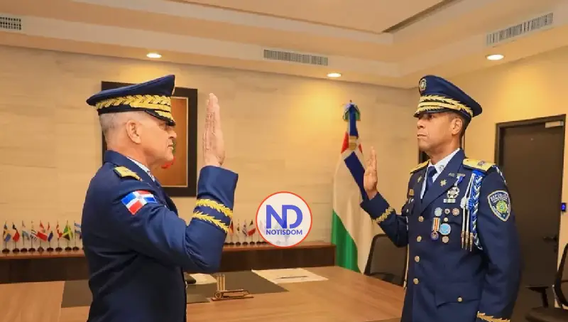 Director general de la Policía Nacional posiciona al nuevo inspector general de la institución