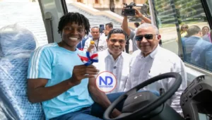 Gobierno RD entrega autobús a fundación de Marileidy Paulino