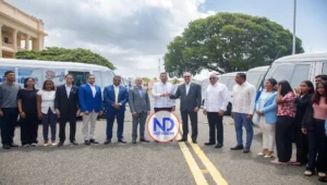Abinader entrega 40 autobuses para estudiantes universitarios