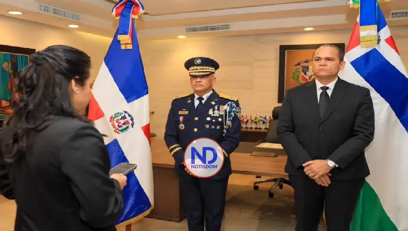 Rodríguez García asume como jefe PN y Cruz Cruz se despide