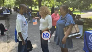 Yudelka Tapia acerca recursos a más de 300 familias del Bronx durante feria comunitaria