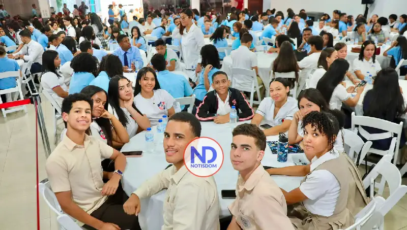 NOTISDOM FOTOS PF2026 2026 08 02T094442.725 Abinader anuncia 326 becas del ITLA y computadoras para jóvenes de La Vega