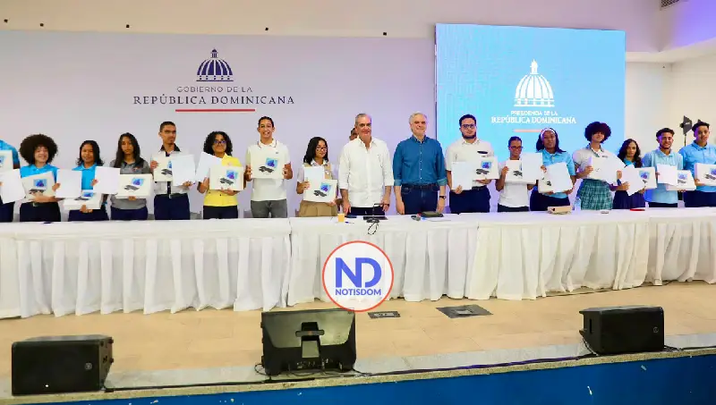 NOTISDOM FOTOS PF2026 2026 08 02T094502.011 Abinader anuncia 326 becas del ITLA y computadoras para jóvenes de La Vega