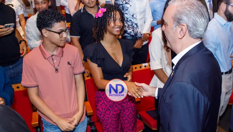 NOTISDOM FOTOS PF2026 2026 08 04T153437.411 Abinader reconoce a más de 170 estudiantes que destacan en innovación y talento STEM