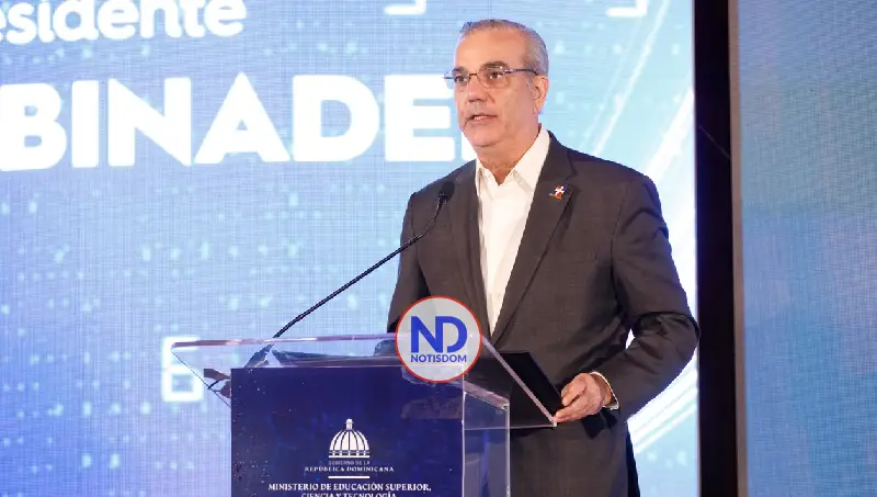 Abinader entrega 1,500 becas internacionales y anuncia otras 5,000 para estudiantes de grado