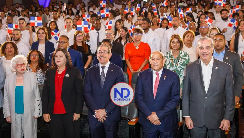 Abinader entrega 1,500 becas internacionales y anuncia otras 5,000 para estudiantes de grado 4 NOTISDOM FOTOS PF2026 2026 08 06T173912.368 Abinader entrega 1,500 becas internacionales y anuncia otras 5,000 para estudiantes de grado