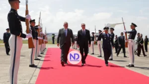 Abinader llega a Cali para asistir a la investidura del nuevo presidente de Colombia