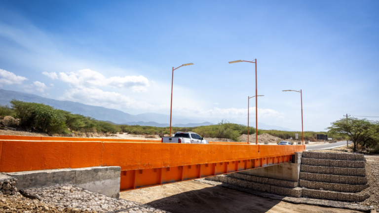 Puente mixto sobre el rio Penitente Abinader convoca a comunidad educativa a iniciar el año escolar