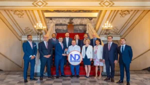 Ministro Paliza recibe reconocimiento dado al Aeropuerto Internacional de Puerto Plata