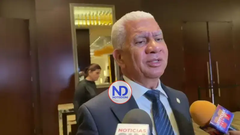 Ricardo de los Santos dice suspensión a empresas de senadores no es una sanción