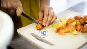 Por qué conviene dejar de usar tablas plásticas de cortar, según especialistas