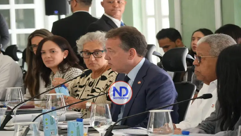 Ito Bisonó encabeza primer encuentro de trabajo con viceministros y directores del Mirex
