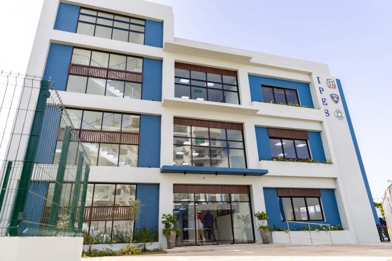 Vivienda y Edificaciones Entregan edificio del Instituto Policial de Educación Superior