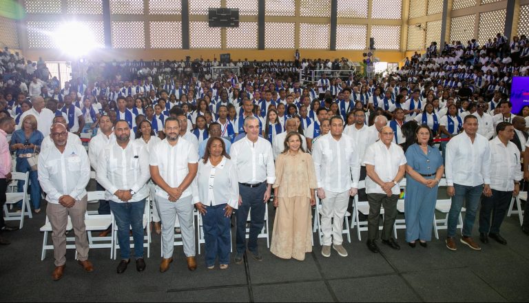 Abinader inaugura liceo en San Juan y encabeza graduación 3 programa Oportunidad 14 244 1 Abinader inaugura liceo en San Juan y encabeza graduación