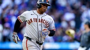 Devers Brilla con Dos Jonrones en Victoria de Gigantes