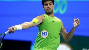 Alcaraz vence a Medvedev en semifinales de Viena