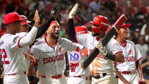 Leones del Escogido vencen a Águilas Cibaeñas