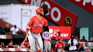Leones del Escogido vencen a Gigantes con tres jonrones